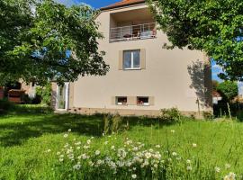 Cottage next Svihov castle，位于Švihov的酒店