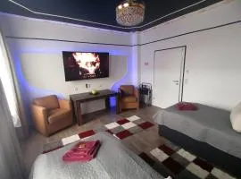 Best-Preis -Gold Suite- mit Netflix, Self-Check-In, eBike Ladestation, Fahrradraum, WLAN, Netflix und Massagesessel - direkt am Elberadweg im Herzen von Wittenberge