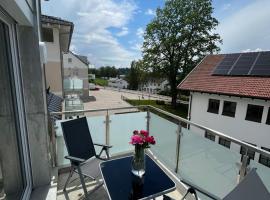 Traumhafte neue Dachterrassenwohnung am Soyener See，位于Soyen的低价酒店