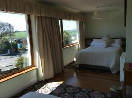 Room in Guest room - Orchard Manor, Fore Street Probus, Tr24ly，位于特鲁罗的旅馆
