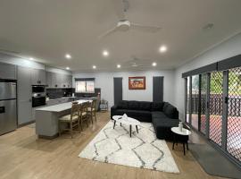 Holiday Home at Golf Course Townsville，位于汤斯维尔的酒店