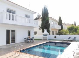 LuxVillasRentals Ayia Napa，位于阿依纳帕的酒店