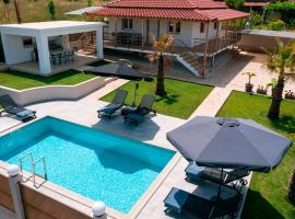 Villa Liana , private Villa with pool and garden，位于Vergia的别墅