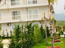 R&I Sea and Mountain View Apartments Radhimë，位于奥里库姆的酒店
