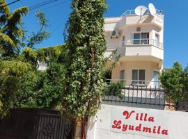 Villa Lyudmila，位于尤塔哈的住宿加早餐旅馆
