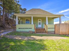 Classic Mountain Home, Half Mi to Main Street，位于利德的酒店