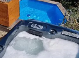 Rêves de vie le "port pin" vue mer, petite piscine, jacuzzi, parking PRIVES