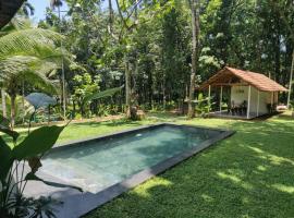 Pool Villa - The Humming Trees, Pala，位于Lālam的酒店