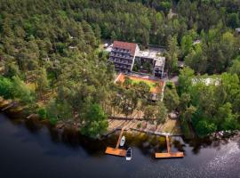 Hotel Hladina，位于Nebřich的酒店
