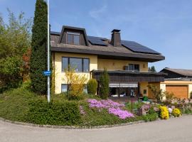 Ferienwohnung im Alpenblick，位于Steinen的酒店