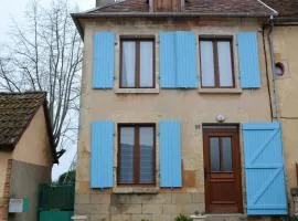 Maison accueillante à Saint-Amand-en-Puisaye avec jardin