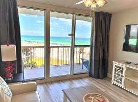Pelican Beach 2 bedroom 4th floor Gulf Front Condo，位于德斯坦的酒店
