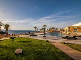 Luxotel Aqaba Beach Resort & Spa，位于亚喀巴Mīnā’ al Zuyūt附近的酒店