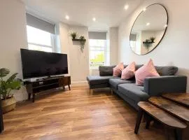 Lovely Apartment, One Minute from Bournemouth Beach and Town.