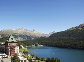 Badrutt's Palace Hotel St Moritz，位于圣莫里茨的带按摩浴缸的酒店