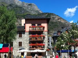 索拉纳霍坦萨酒店，位于贝纳斯克的酒店