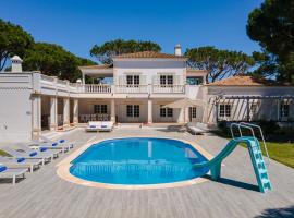 Portuguese mansion close to marina, golf and beach.，位于维拉摩拉的别墅