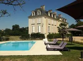 Château La Mothaye - self catering apartments with pool in the Loire Valley