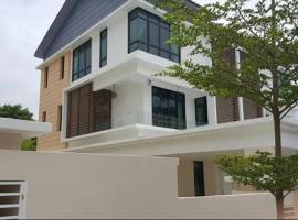 Pearl Residences Sleep 27，位于峇都丁宜的酒店