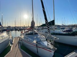 Mettre les voiles à Deauville，位于多维尔的船屋