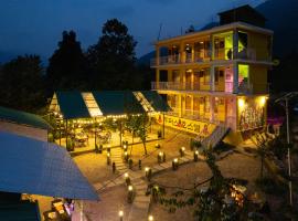 Whoopers Hostel Manali，位于马拉里的酒店