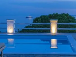 Big Blue Suites & Apartments