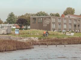 BE BIO Hotel be natural - direkt am Wasser，位于滕宁的酒店