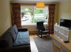 NEW Cosy 2 Bedroom Flat - Englefield Green，位于Englefield Green的公寓