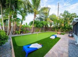 Beach house w/Putting Green/Game Rm/Rooftop Deck，位于可可比奇的酒店