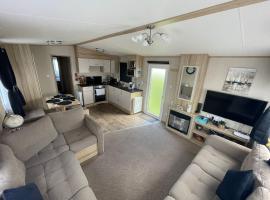 Holiday Park Caravan Fluffy in Harts Holiday Park，位于滨海莱斯当的度假村