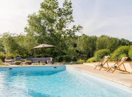 Villa avec vue - Piscine privée, cuisine d'été, jeux vidéo et appareils de fitness，位于Puygaillard的酒店