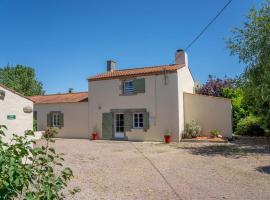 Maison de ferme rénovée avec cheminée, terrasse et jardin clos - à 800m du bourg de Froidfond - FR-1-426-149，位于Froidfond的酒店