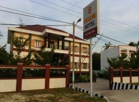 Golden Hotel Sarolangun，位于Palas的酒店