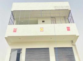 POP 89264 Hotel Crown，位于密拉特的酒店