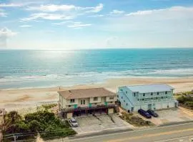 Beachfront getaway with ocean views, washer/dryer & AC - snowbirds welcome