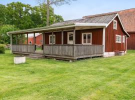 Nice cottage at Bolmstad Sateri by Lake Bolmen，位于Bolmsö的别墅
