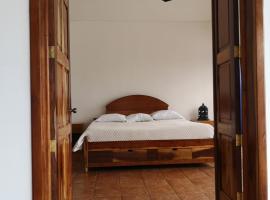 Vista Encantada Hotel & Masajes Profesionales，位于Villa Canales火山口自然公园附近的酒店