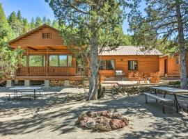 Hatch Retreat w/ Deck, Grill & Creek Access!，位于哈奇的酒店