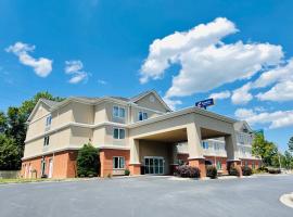 Comfort Inn & Suites Augusta Fort Eisenhower Area，位于奥古斯塔奥古斯塔地区机场 - AGS附近的酒店