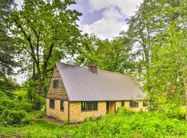 Peaceful and Elegant Cottage with Riverside View，位于俄勒冈城的乡村别墅