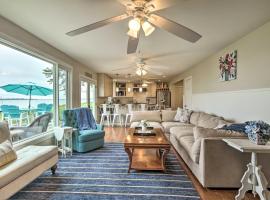 Cambridge Beach Home on Choptank River with Pier!，位于剑桥的酒店