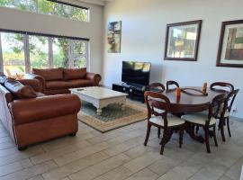 10 on Aquavista Addo River View Villa，位于科尔切斯特的别墅