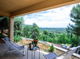 Studio Panoramic with the pool near Saint Victoire Aix en Provence，位于勒图鲁内的公寓