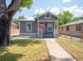 Comfy and Incredible Fenced 2BR 2 BA Near Downtown