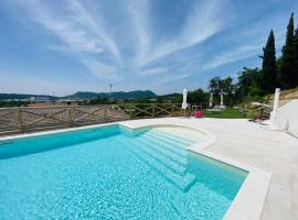 Villa Poggio Ulivo Pool-Apartments，位于Rivoli Veronese的公寓