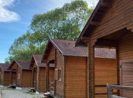 Gyopar Wooden Houses，位于Izvoare的滑雪度假村