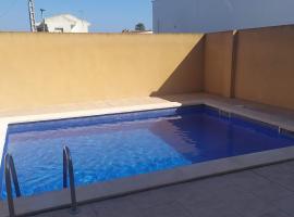 Deltafamily ¡ barbacoa,piscina, wifi Chromecast !!，位于Els Muntells的酒店