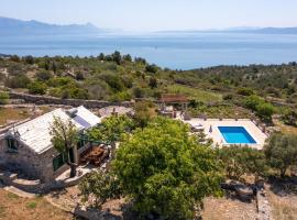 The Ultimate Escape - traditional cottage & private pool，位于塞尔察的酒店