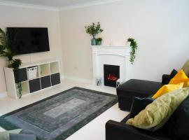 3 BED new build home with FREE parking BHX NEC HS2 CONTRACTORS FAMILIES，位于索利赫尔的住宿加早餐旅馆