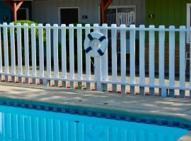 DRIFTWOOD RESORT，位于Bull Shoals的酒店